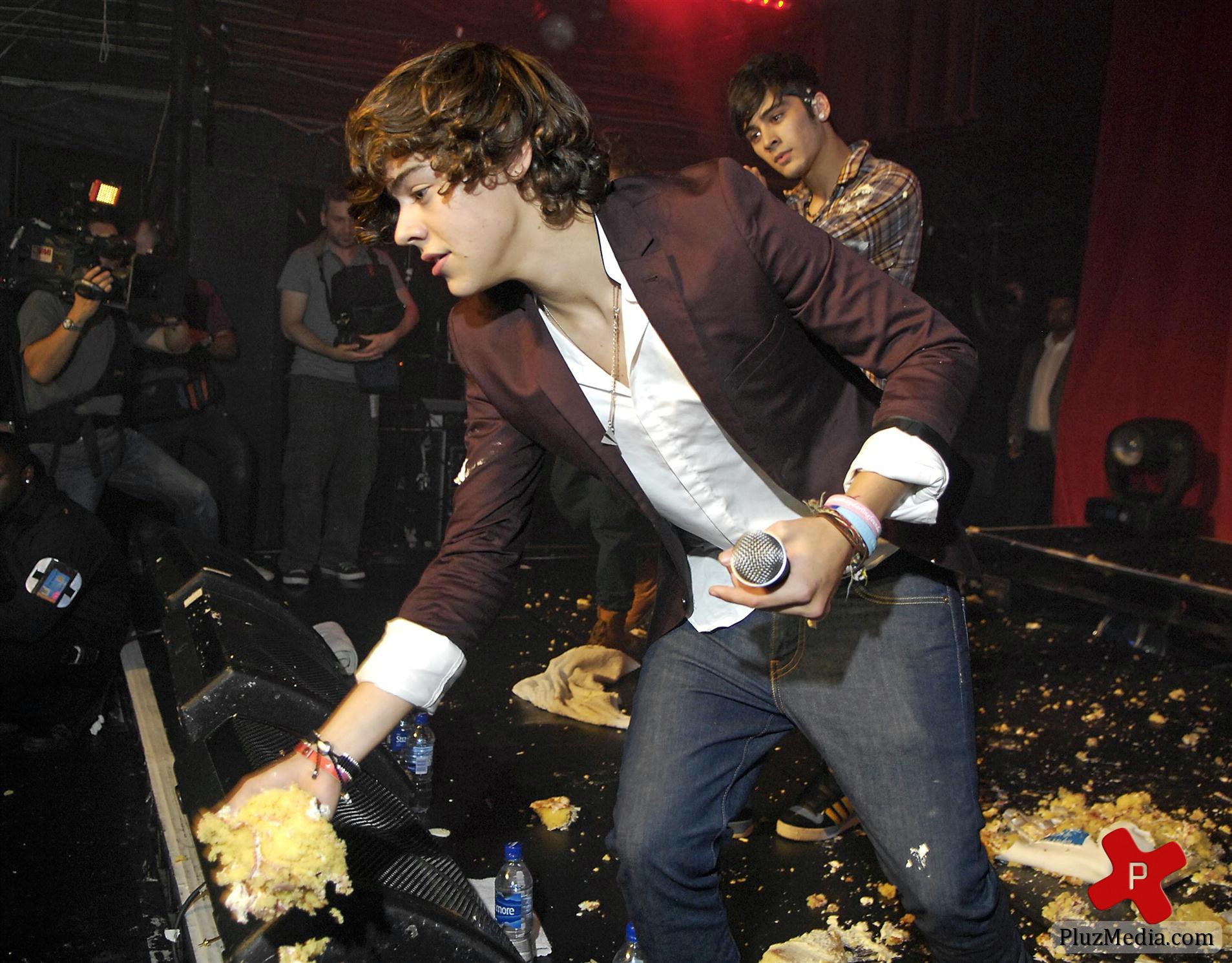 One Direction perform live at G-A-Y nightclub photos | Picture 80784